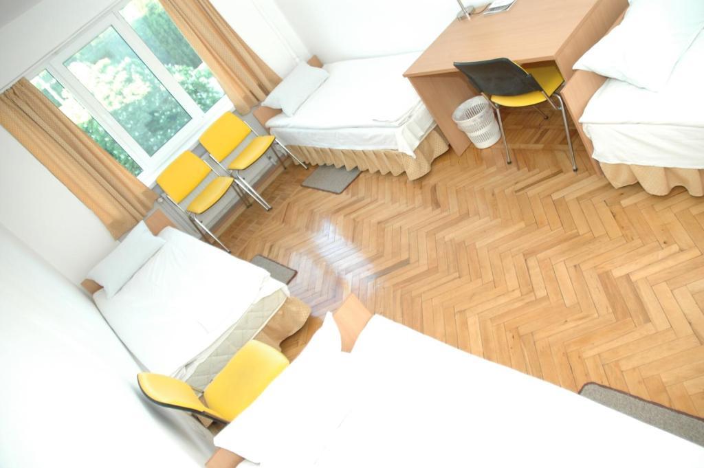 إلفيف Yellow House Hostel الغرفة الصورة
